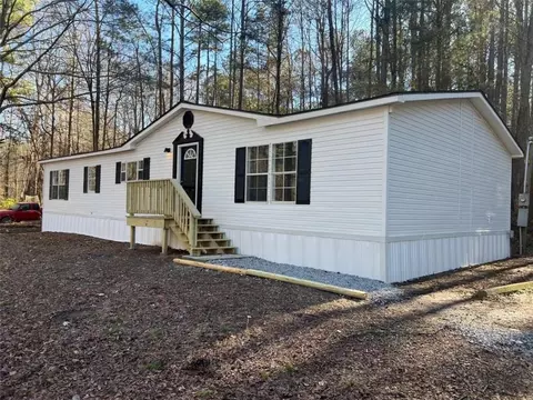 132 Loggins Ln, Commerce, GA 30529