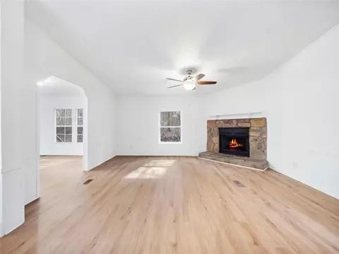 132 Loggins Ln, Commerce, GA 30529 photo 4