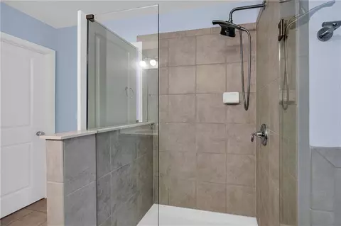 Bath - 4402 Newfangle Rd, Stone Mountain, GA 30083 photo 5 of 10