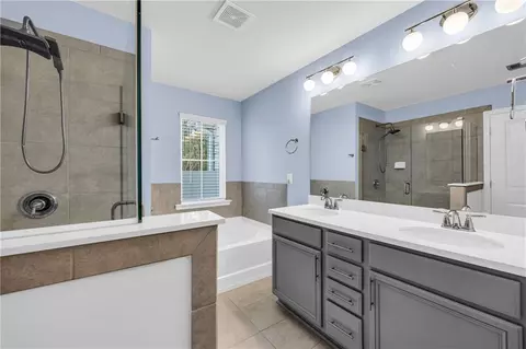 Bath - 4402 Newfangle Rd, Stone Mountain, GA 30083 photo 3 of 10