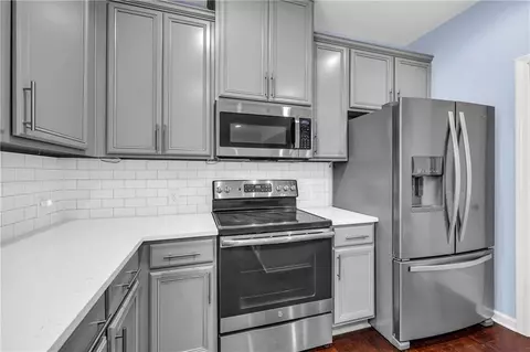 Kitchen - 4402 Newfangle Rd, Stone Mountain, GA 30083 photo 2 of 6
