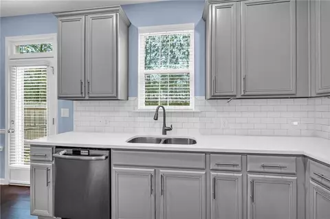 Kitchen - 4402 Newfangle Rd, Stone Mountain, GA 30083 photo 3 of 6