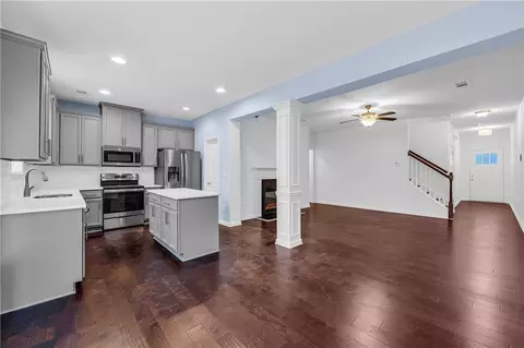 Kitchen - 4402 Newfangle Rd, Stone Mountain, GA 30083 photo 5 of 6