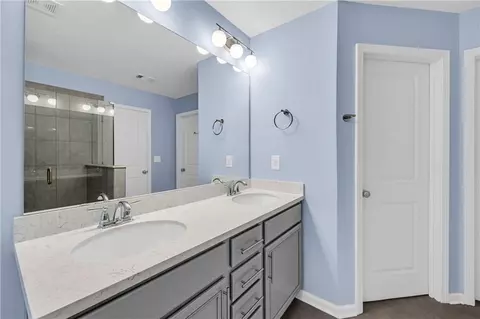 Bath - 4402 Newfangle Rd, Stone Mountain, GA 30083 photo 4 of 10
