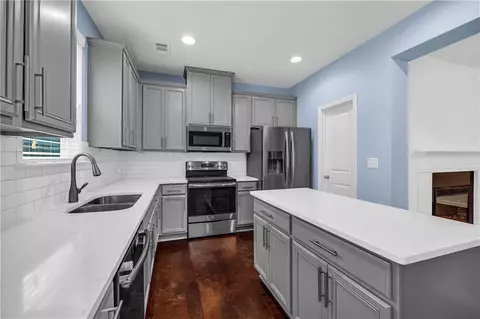 Kitchen - 4402 Newfangle Rd, Stone Mountain, GA 30083 photo 4 of 6