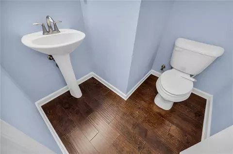 Bath - 4402 Newfangle Rd, Stone Mountain, GA 30083 photo 2 of 10
