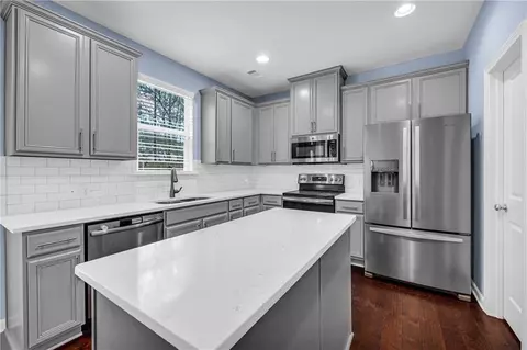 Kitchen - 4402 Newfangle Rd, Stone Mountain, GA 30083 photo 6 of 6