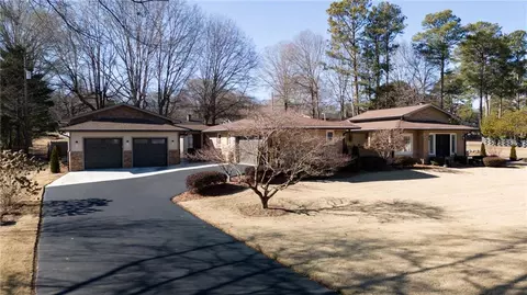 112 Derby Ln, Calhoun, GA 30701