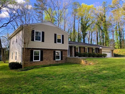 105 Blackwood Ter SE, Calhoun, GA 30701