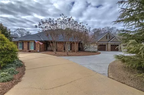 301 Briar Patch Ln, Cartersville, GA 30120