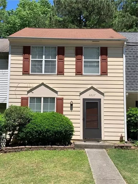 3237 Shadow Walk Ln, Tucker, GA 30084