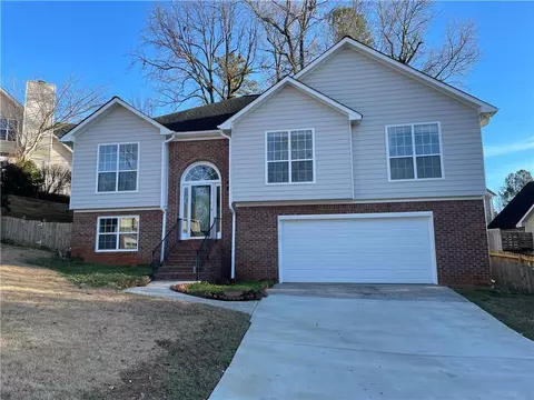 3225 Shady Woods Cir, Lawrenceville, GA 30044