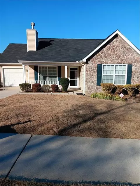 3708 Pointe Cir, Fairburn, GA 30213