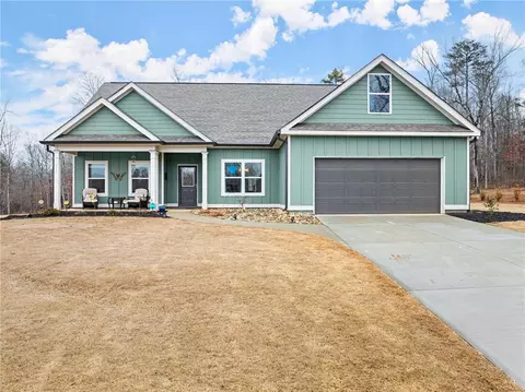 228 Oakwood Dr, Commerce, GA 30529