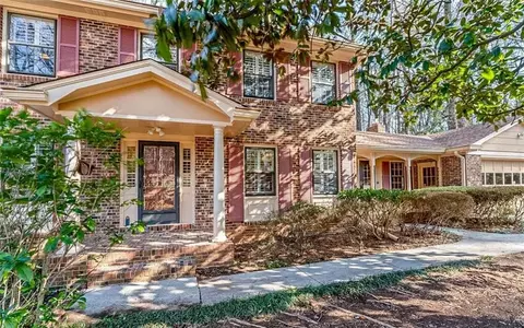 2433 Helmsdale Dr NE, Atlanta, GA 30345