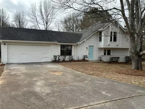 9473 Forest Knoll Dr, Jonesboro, GA 30238