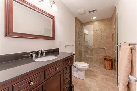 Bath - 404 Spring Pl, Monroe, GA 30655 photo 2 of 4