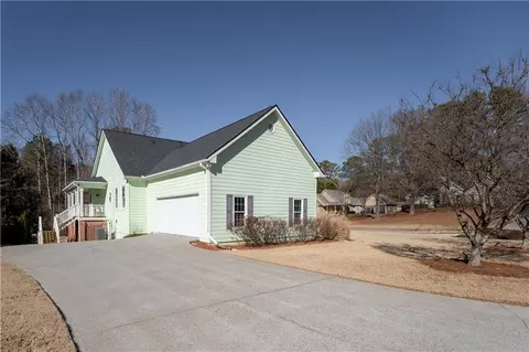 Exterior - 404 Spring Pl, Monroe, GA 30655 photo 5 of 18