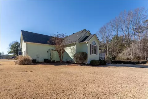 Exterior - 404 Spring Pl, Monroe, GA 30655 photo 4 of 18