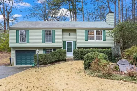 435 N Pond Trl, Roswell, GA 30076