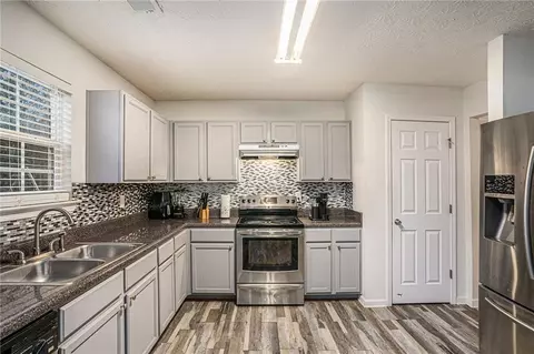 290 Millstone Dr, Hampton, GA 30228 photo 8