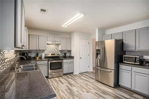 290 Millstone Dr, Hampton, GA 30228 photo 6