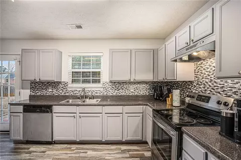 290 Millstone Dr, Hampton, GA 30228 photo 9