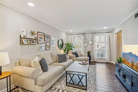 13 Queen Anne Pl NW, Atlanta, GA 30318