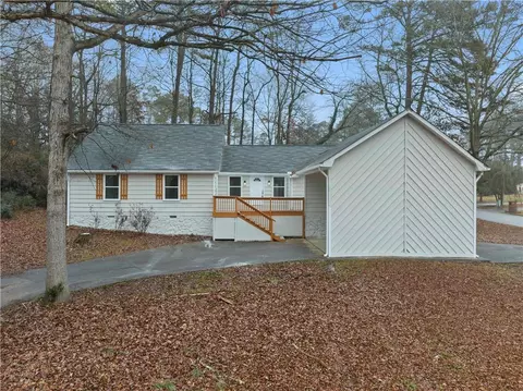 3276 Village Glen Trl, Snellville, GA 30039
