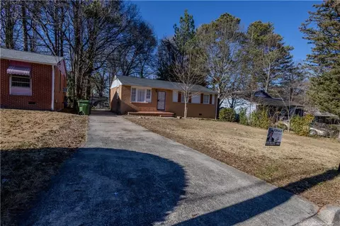 858 Bolton Pl NW, Atlanta, GA 30331