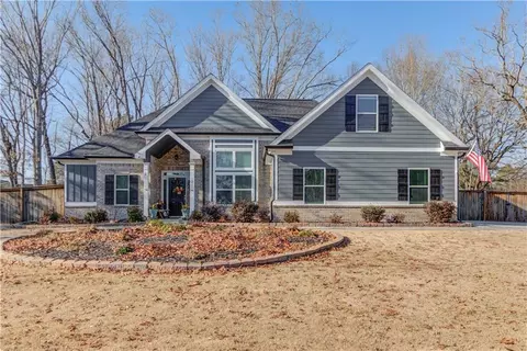 1211 Ridgecrest Dr, Winder, GA 30680