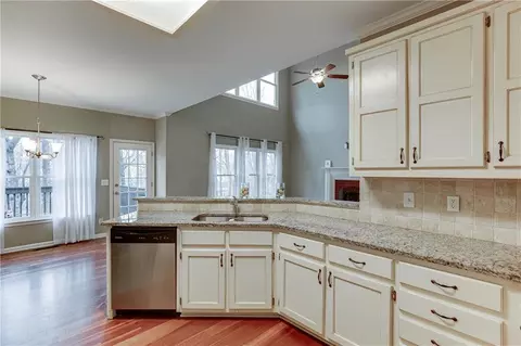 Kitchen - 134 Roberts Rd, Suwanee, GA 30024 photo 3 of 5