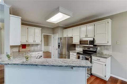 Kitchen - 134 Roberts Rd, Suwanee, GA 30024 photo 2 of 5