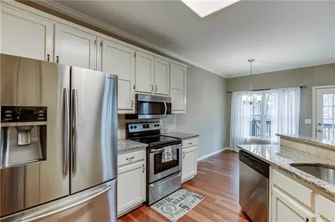 Kitchen - 134 Roberts Rd, Suwanee, GA 30024 photo 4 of 5