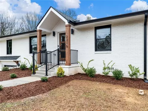 2215 Plantation Ln, Chamblee, GA 30341 photo 3