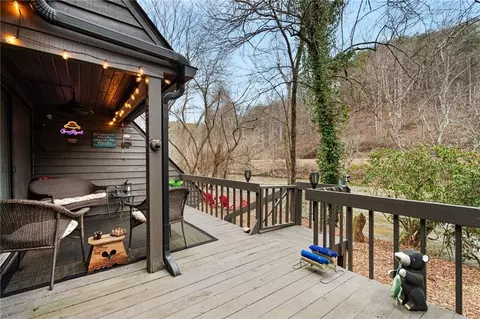 647 Riverside Dr, Ellijay, GA 30540