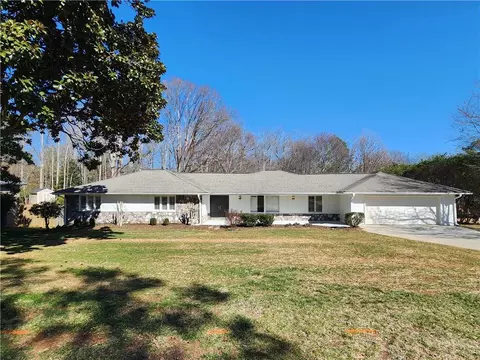 545 Meadowglen Trl, Roswell, GA 30075