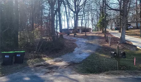 111 113 Puckett Dr SW, Mableton, GA 30126