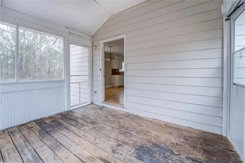 Exterior - 697 Rocky Point Rd, Covington, GA 30014 photo 6 of 9