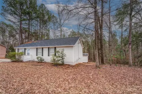 Exterior - 697 Rocky Point Rd, Covington, GA 30014 photo 7 of 9
