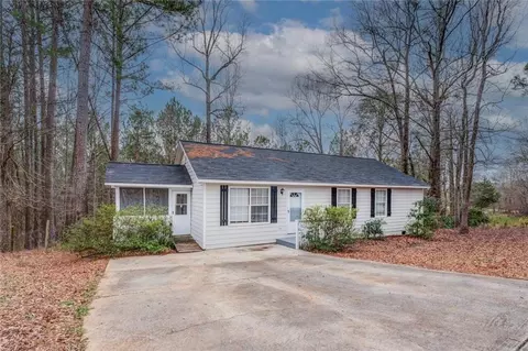 Exterior - 697 Rocky Point Rd, Covington, GA 30014 photo 3 of 9