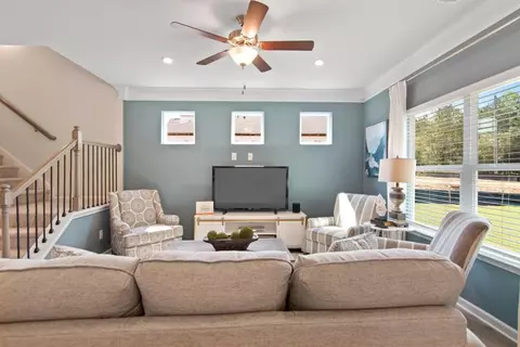 Living - 384 Treadstone Dr, Dalton, GA 30720 photo 2 of 6