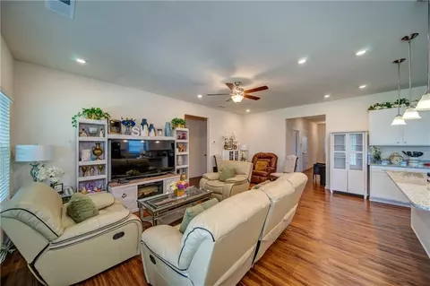 104 Willowbrook Ct, Calhoun, GA 30701 photo 3
