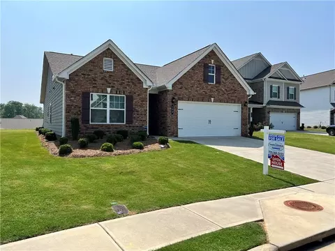 104 Willowbrook Ct, Calhoun, GA 30701