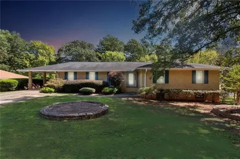 6434 Woodlawn Ave, Rex, GA 30273
