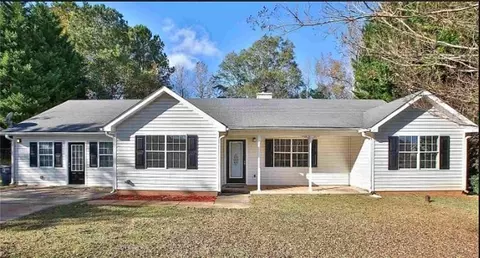 111 Greenleaf Dr, Hampton, GA 30228
