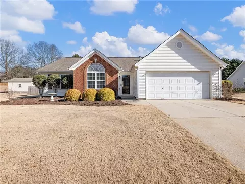 5819 Meadowfield Trce, Flowery Branch, GA 30542