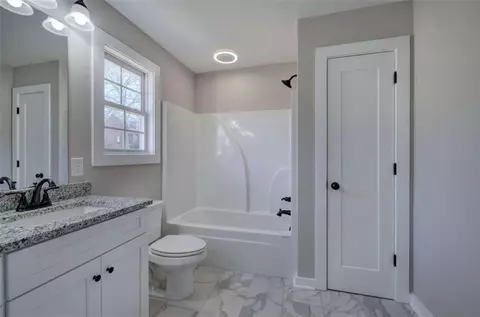 Bath - 22 School St NE, Rydal, GA 30171 photo 2 of 5