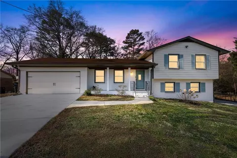 2695 Ridgewood Dr, Marietta, GA 30066