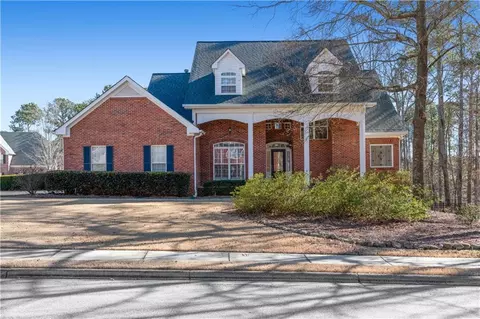 938 Edgewater Dr, Loganville, GA 30052